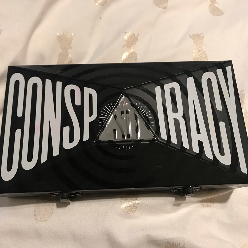 Conspiracy Palette
